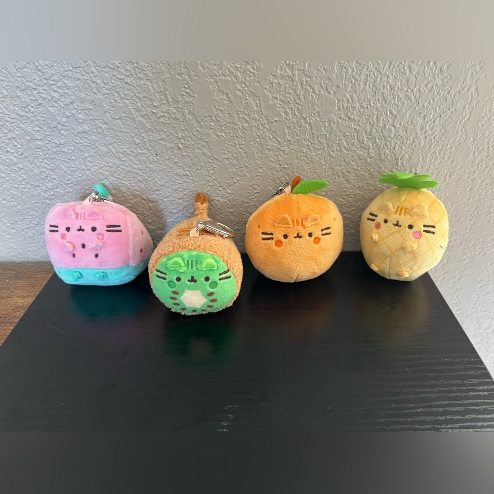 Pusheen fruit blind box keychains